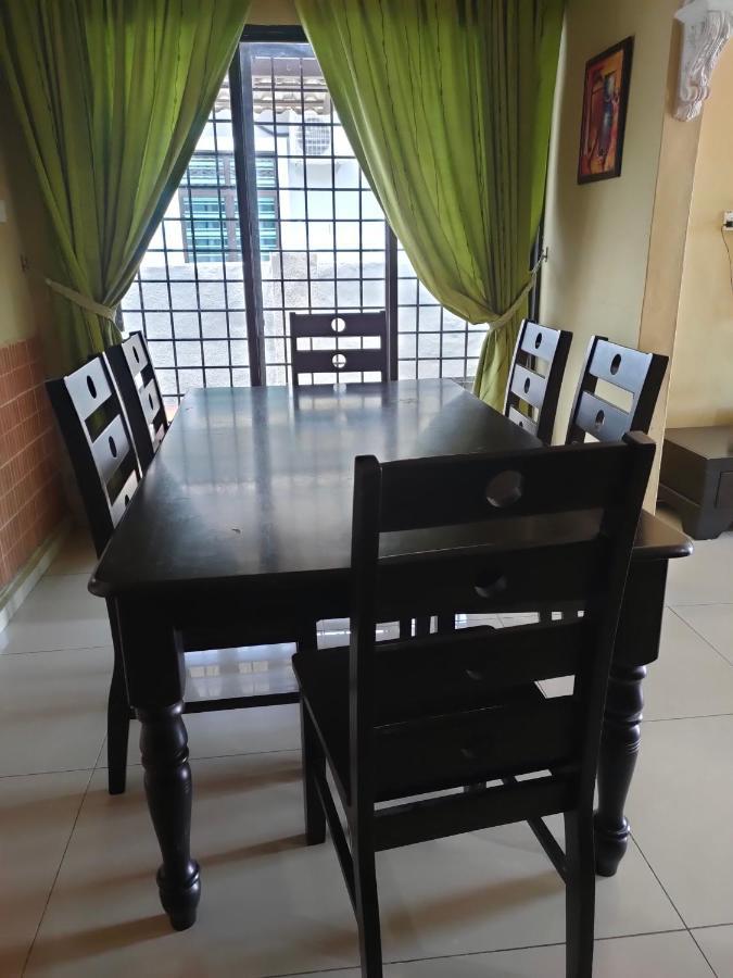 Roemahkoe Holidayhome Malacca ภายนอก รูปภาพ