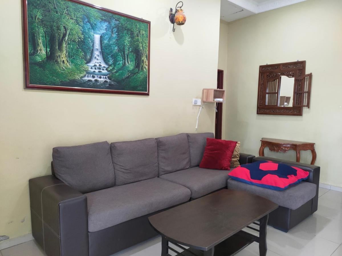 Roemahkoe Holidayhome Malacca ภายนอก รูปภาพ