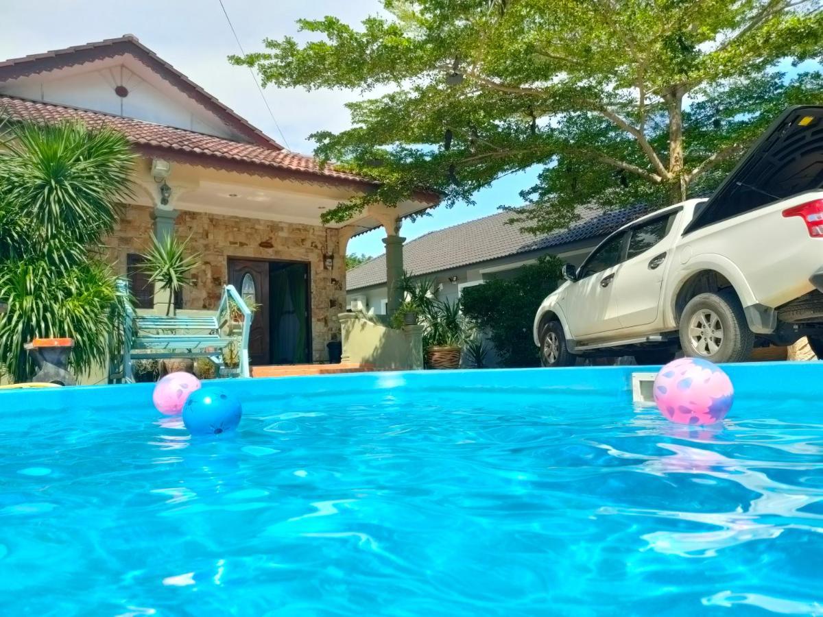 Roemahkoe Holidayhome Malacca ภายนอก รูปภาพ