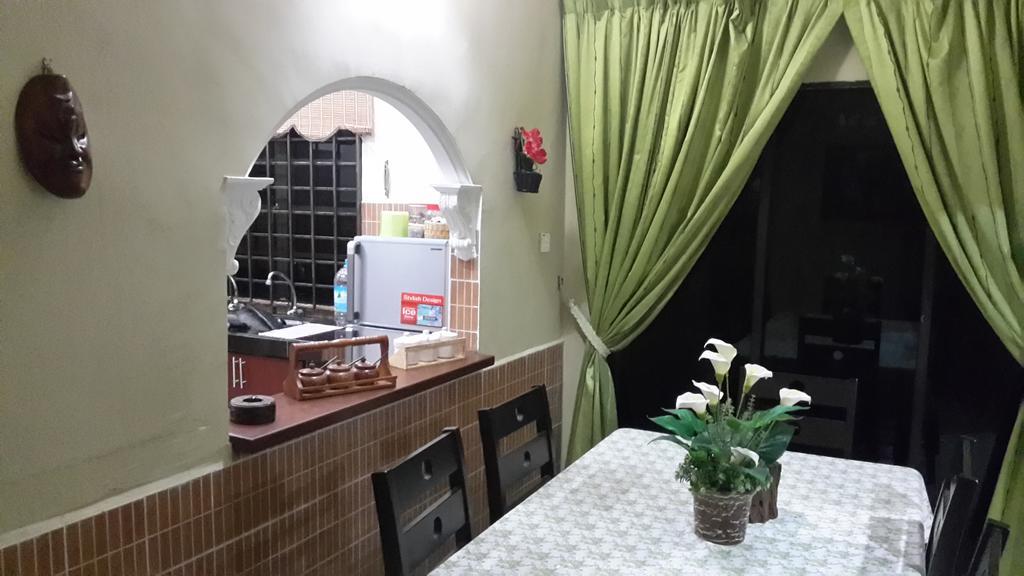 Roemahkoe Holidayhome Malacca ภายนอก รูปภาพ